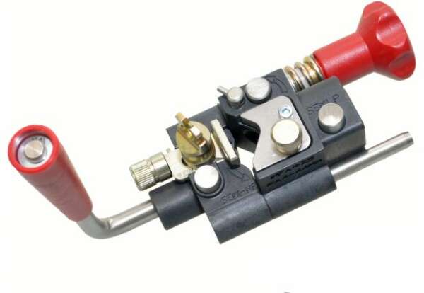 ALROC MF1+/25 - инструмент для снятия неотделяемого полупроводящего слоя кабелей среднего напряжения (рабочий диаметр 14-44 мм)